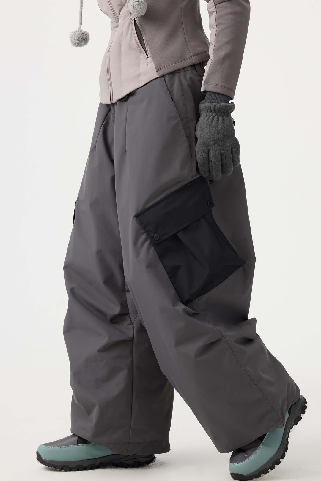 Women's Beige Baggy Color-Blocked Cargo Pocket Snow Pants